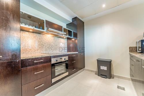 Partial Sea and City View 2BR with Balcony Near Dubai Marina Mall, Marina Quay West, Dubai Marina by Deluxe Holiday Homes, Dubái (foto 7)