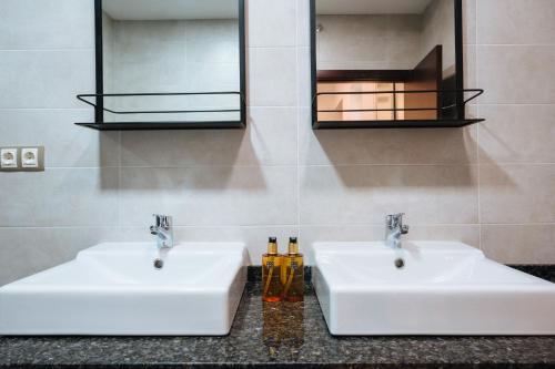 Apartment with Balcony image 6