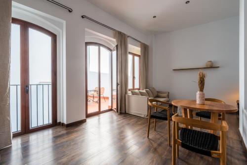 Deluxe Apartment image 3