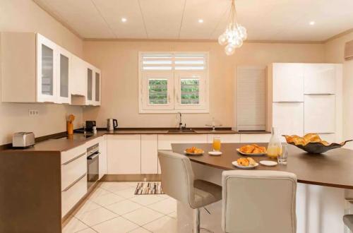 Facilities, Villa Aquaterra 200m2 - jacuzzi privatif chambre parentale, piscine, garage in Matoury