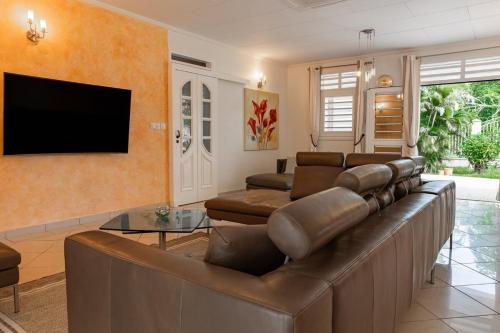 Facilities, Villa Aquaterra 200m2 - jacuzzi privatif chambre parentale, piscine, garage in Matoury