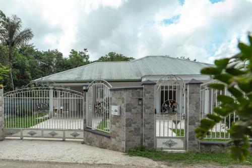 Exterior view, Villa Aquaterra 200m2 - jacuzzi privatif chambre parentale, piscine, garage in Matoury