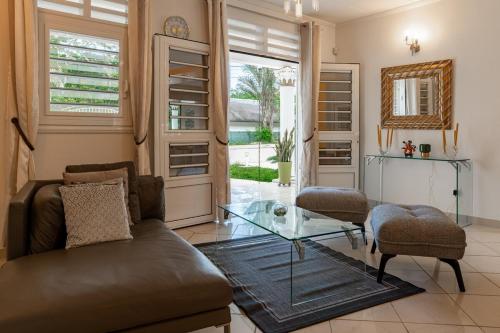 Villa Aquaterra 200m2 - jacuzzi privatif chambre parentale, piscine, garage in Matoury