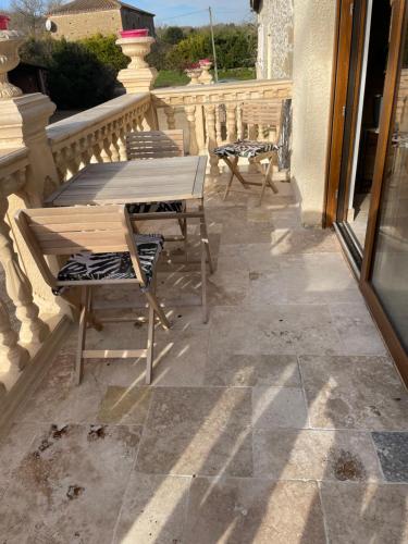 balkon/terras, studio cosy a la ferme in Nogaret