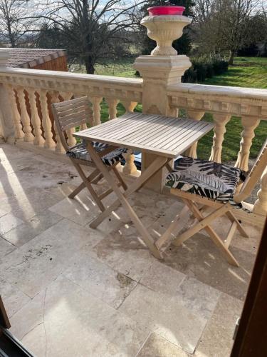 balkon/terras, studio cosy a la ferme in Nogaret