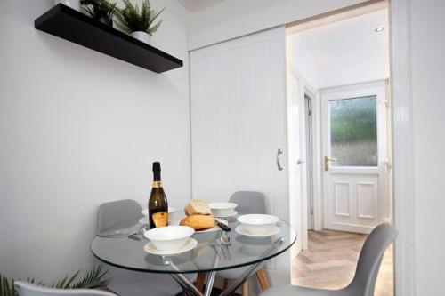 Cromwell-2 Bed Great for Contractors with Drive WiFi in Blaydon