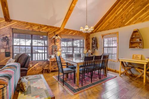 Deck and Fire Pit Waterfront Cabin in Greers Ferry! in Fairfield Bay (AR)