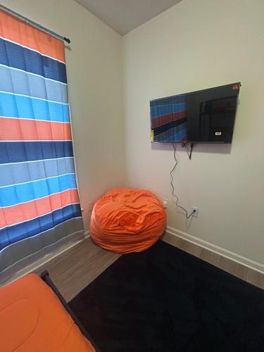 5 min UNCC, 15 min Uptown, 20 Min CLT Airport 5 min UNCC, 15 min Uptown, 20 Min CLT Airport