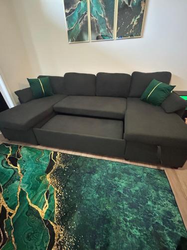 5 min UNCC, 15 min Uptown, 20 Min CLT Airport 5 min UNCC, 15 min Uptown, 20 Min CLT Airport