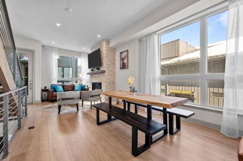 Elevate Rowhome Unit A - Silverthorne in Coffeyville, USA