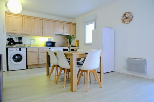 PASSIFLORA - Spacieux T3 -70 m2 - Arrivée Autonome - Parking Privé Gratuit - Location saisonnière - Melun