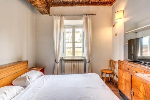 Flat with Lovely Views near Piazza Navona 3