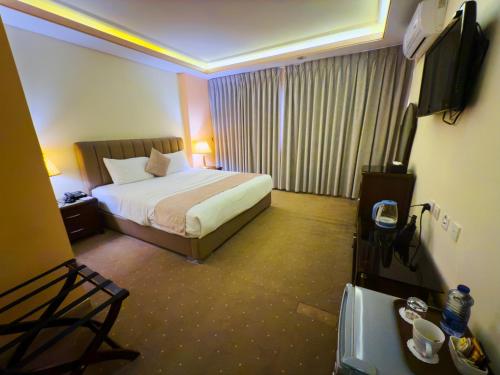 Deluxe Double Room image 3