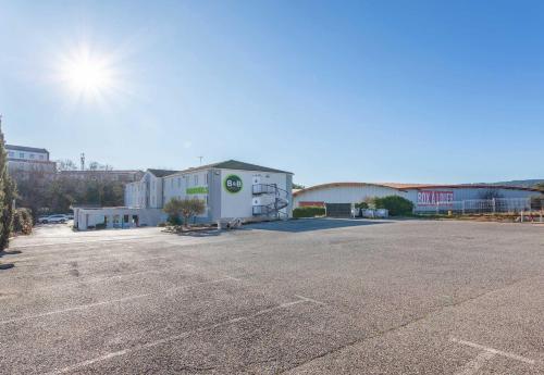 Ibis Budget Aix En Provence Est Sainte Victoire - image 4