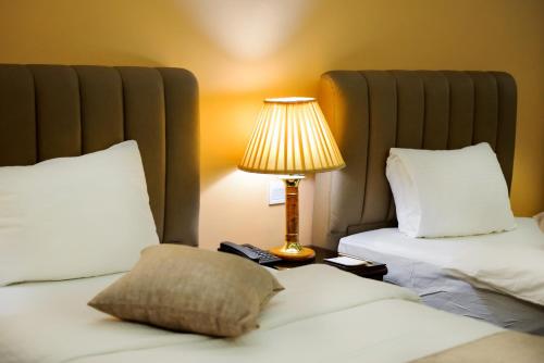 Deluxe Twin Room image 2