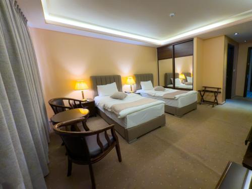 Deluxe Twin Room image 1