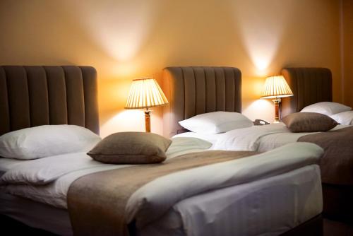 Deluxe Triple Room image 4