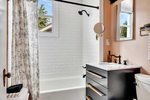 Spacious Home with Yard and Patio, 2 Mi to Dtwn Troy