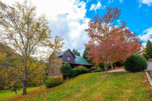Take A Hike Serene 3BR Cabin Retreat in Sevierville, USA