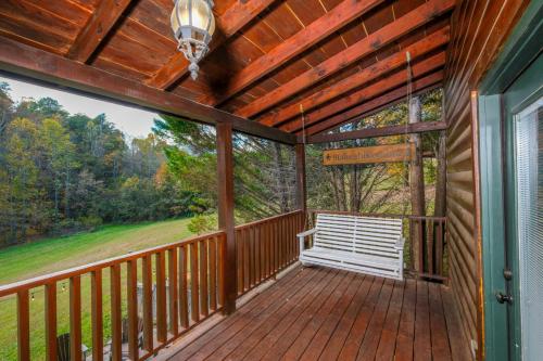 Take A Hike Serene 3BR Cabin Retreat in Sevierville, USA