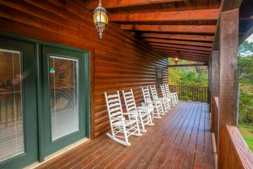 Take A Hike Serene 3BR Cabin Retreat in Sevierville, USA