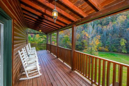 Take A Hike Serene 3BR Cabin Retreat in Sevierville, USA