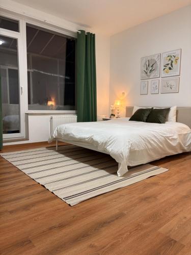 Cozy Private Room with Terrace & Workspace, Brussels (photo 10)