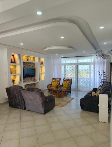 Comoditats, Modern Couzy Suites 2Bdrms in Malindi
