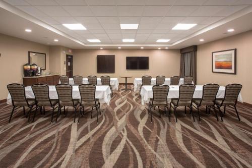 Best Western Plus Lincoln Inn & Suites - image 10