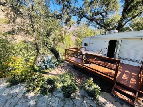 . Vintage RV Creekside Nature Retreat near Ojai next to Swim Holes Hike