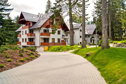Entrada, Funkcjonalne i Stylowe Apartamenty Sun Seasons 24 w Karpaczu by Noclegi Renters in Karpacz