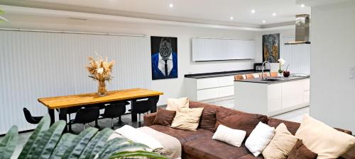 Koplietošanas atpūtas telpa ar TV, Villa d'artistes in Gaja-et-Villedieu