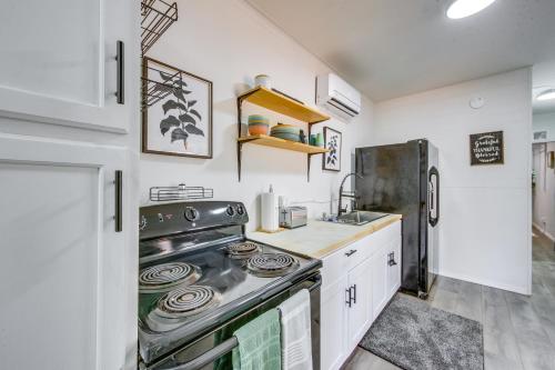 Winnsboro Tiny House with Trails, Yard Games and More! in Winnsboro (TX)