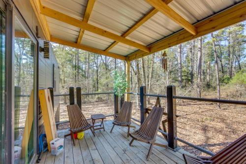 Winnsboro Tiny House with Trails, Yard Games and More! in Winnsboro (TX)