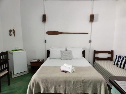 1 double bed, 2 twin beds