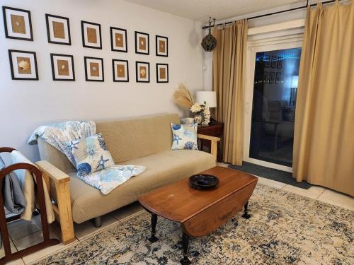 3BR Oasis with Pool in Cocoa 3BR Oasis with Pool in Cocoa