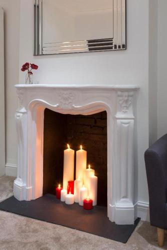 Charming House Tower Bridge