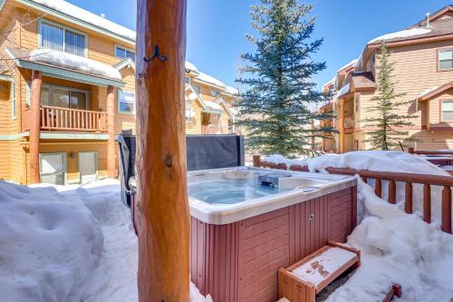 Airy Winter Park Getaway with Private Hot Tub! - image 11