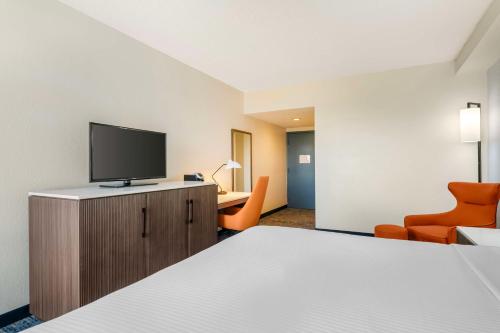 Best Western Plus Universal Inn - image 10