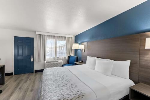 SureStay Hotel by Best Western Phoenix Airport - image 12