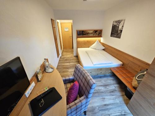 Small Double Room image 10