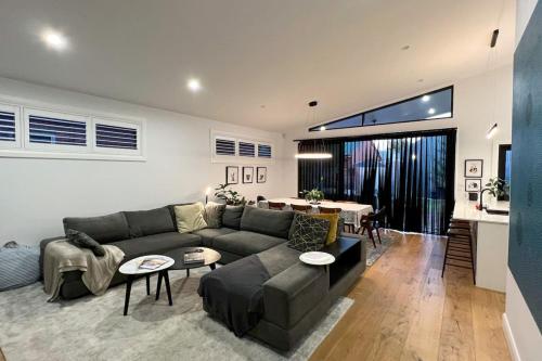 Resort Style Home - CBD Wagga