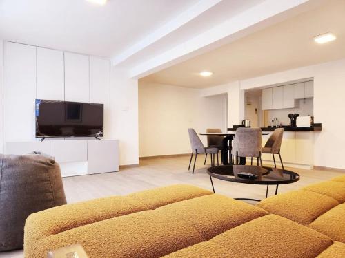 The 7th Haven - 1 BR Apartment Gemayze - image 7