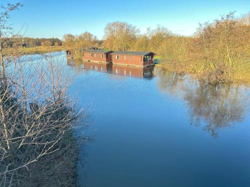 Yare River Lodge Houseboat in Dilhema