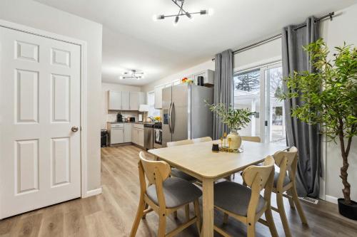 4BR Near Wheaton College in แครอลสตรีม (IL)