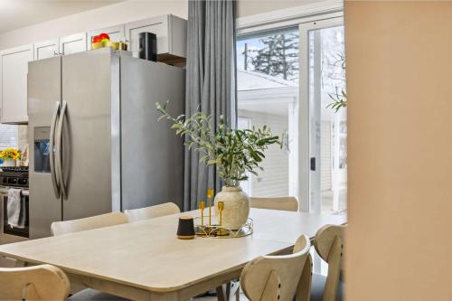 4BR Near Wheaton College in แครอลสตรีม (IL)