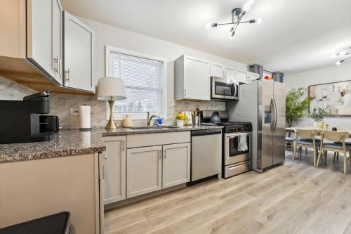 4BR Near Wheaton College in แครอลสตรีม (IL)