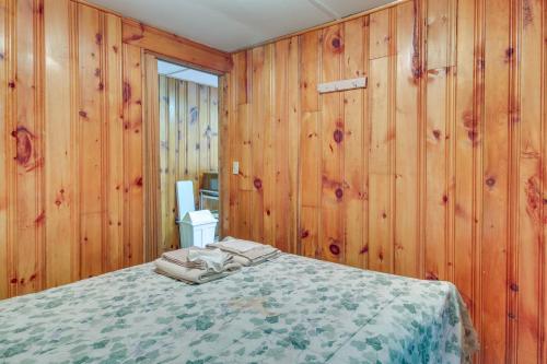 Lake Stinson Cottage with Sunroom and Shared Dock! - image 8