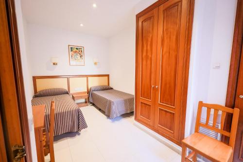 Apartamentos Royal - image 3