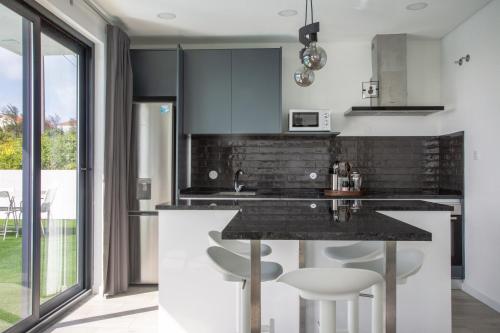 บริการและสิ่งอำนวยความสะดวก, Premier Palaca - ground floor only, walk to reserve & town in ริบามาร์ เด ซีมา